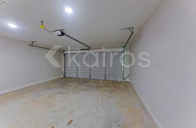 Building Photo - 751 Park Ln