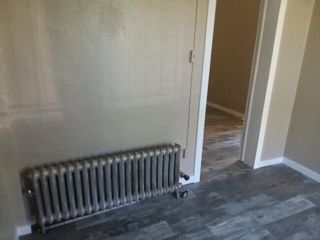 Building Photo - Cap Hil Adorable 1 Bedroom Available Now!