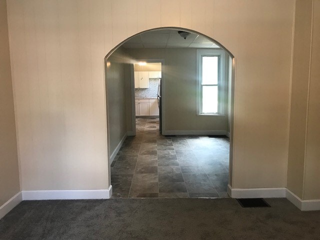 Building Photo - Classic 2 bedroom borough home MONTH TO MONTH LEASE ONLY!