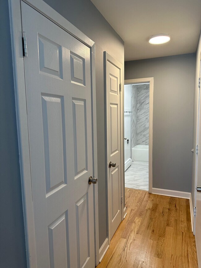 Building Photo - 6259 N Milwaukee Ave