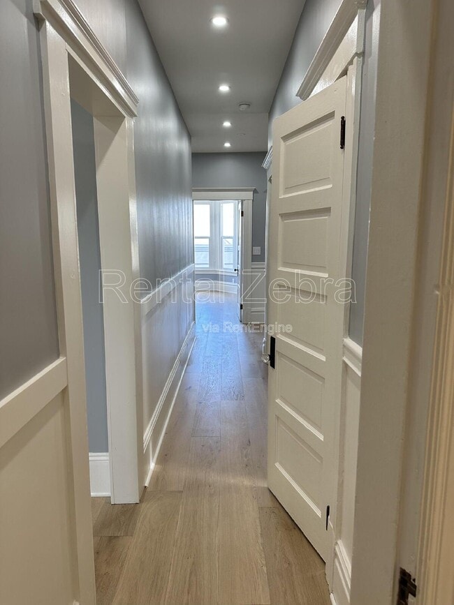 Building Photo - 1604 Jones St