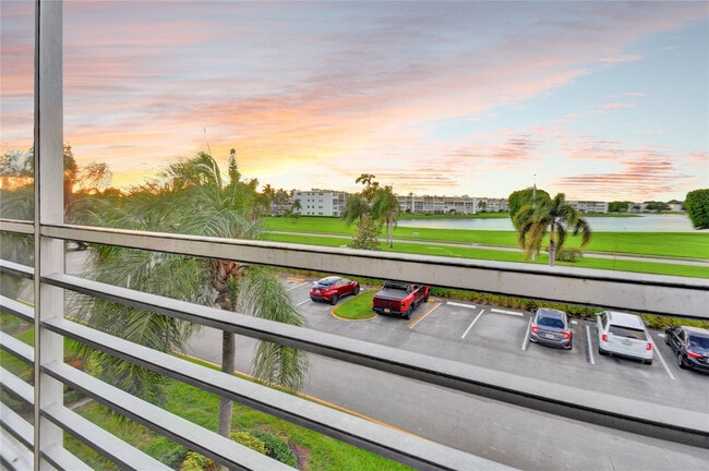 Building Photo - 33 Fanshaw A