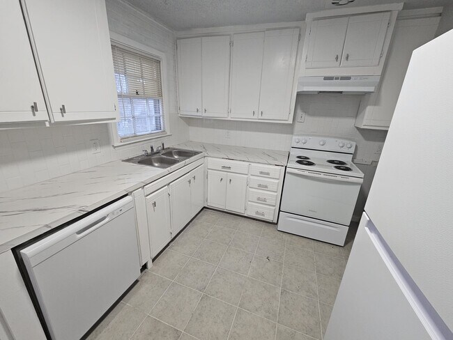 Building Photo - 2505 NW Lincoln Ave