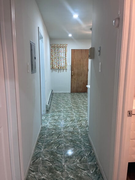 hall to kitchen - 49 Dukes St