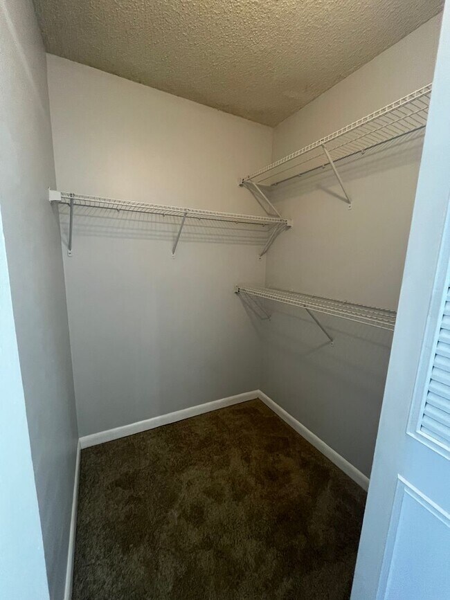 Building Photo - ONE BEDROOM ONE BATHROOM! WATERFRONT COMMUNITY!