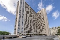 Building Photo - 2 Bd/2 Ba/1 Parking Condo in Banyan Tree Plaza, Honolulu