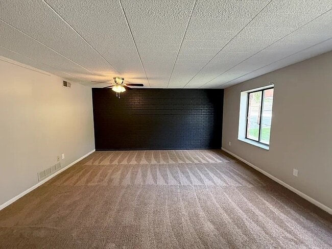 Interior Photo - CHURCHILL SQUARE -- 318