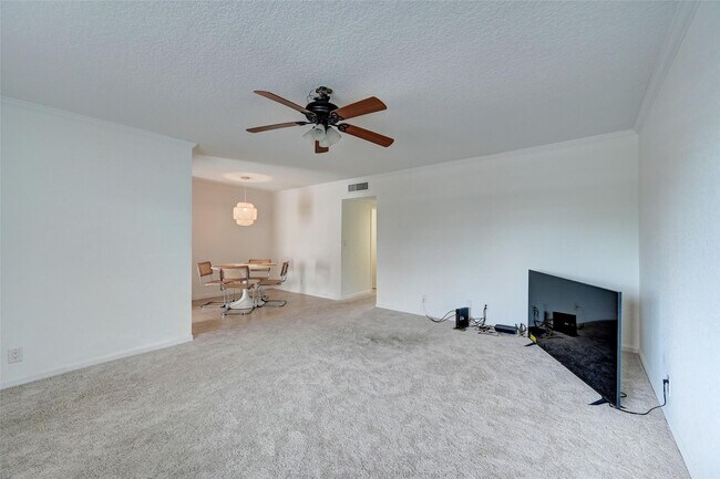 Building Photo - 2020 NE 56th St
