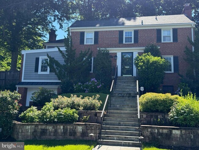 Building Photo - 7301 Pinehurst Pkwy