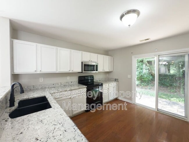 Building Photo - 2915 Skybrook Ln