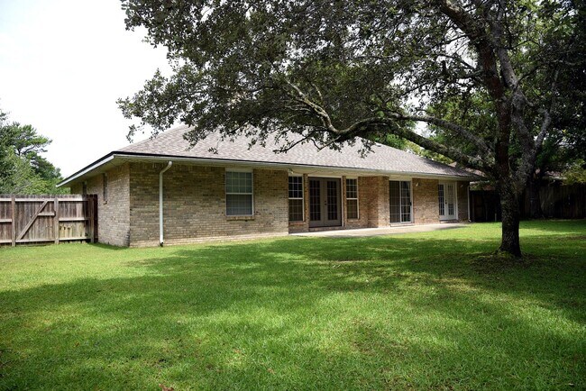 Building Photo - 4 bedroom in Parkwood Estates!