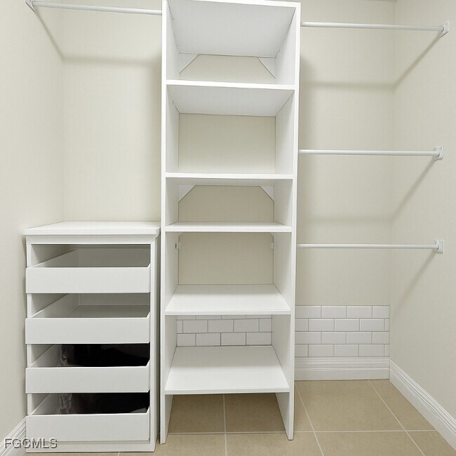 Building Photo - 2948 SW 6th Ave