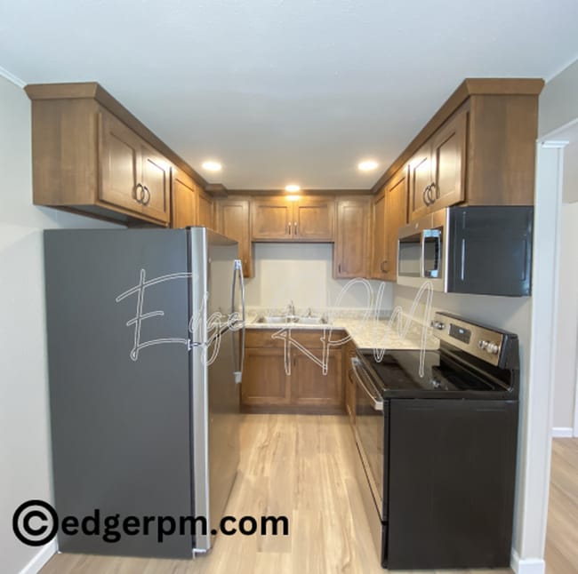 Primary Photo - 211 1/2 Angie Dr