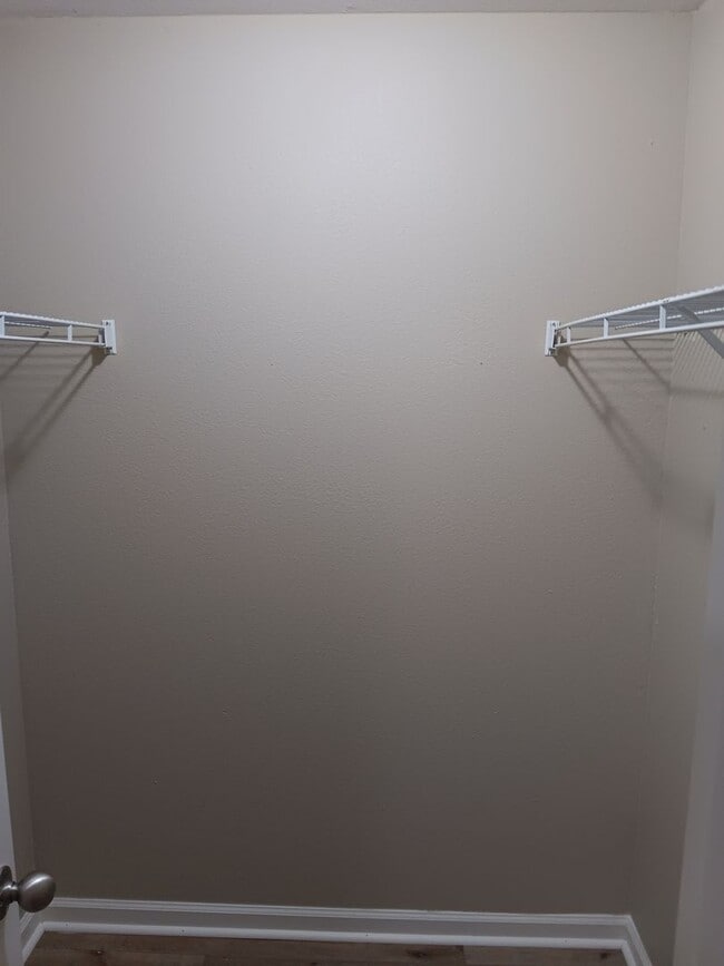 Building Photo - 3 Bed/2 Bath