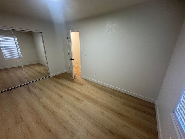 Building Photo - 75 E Roundy Mountain Rd
