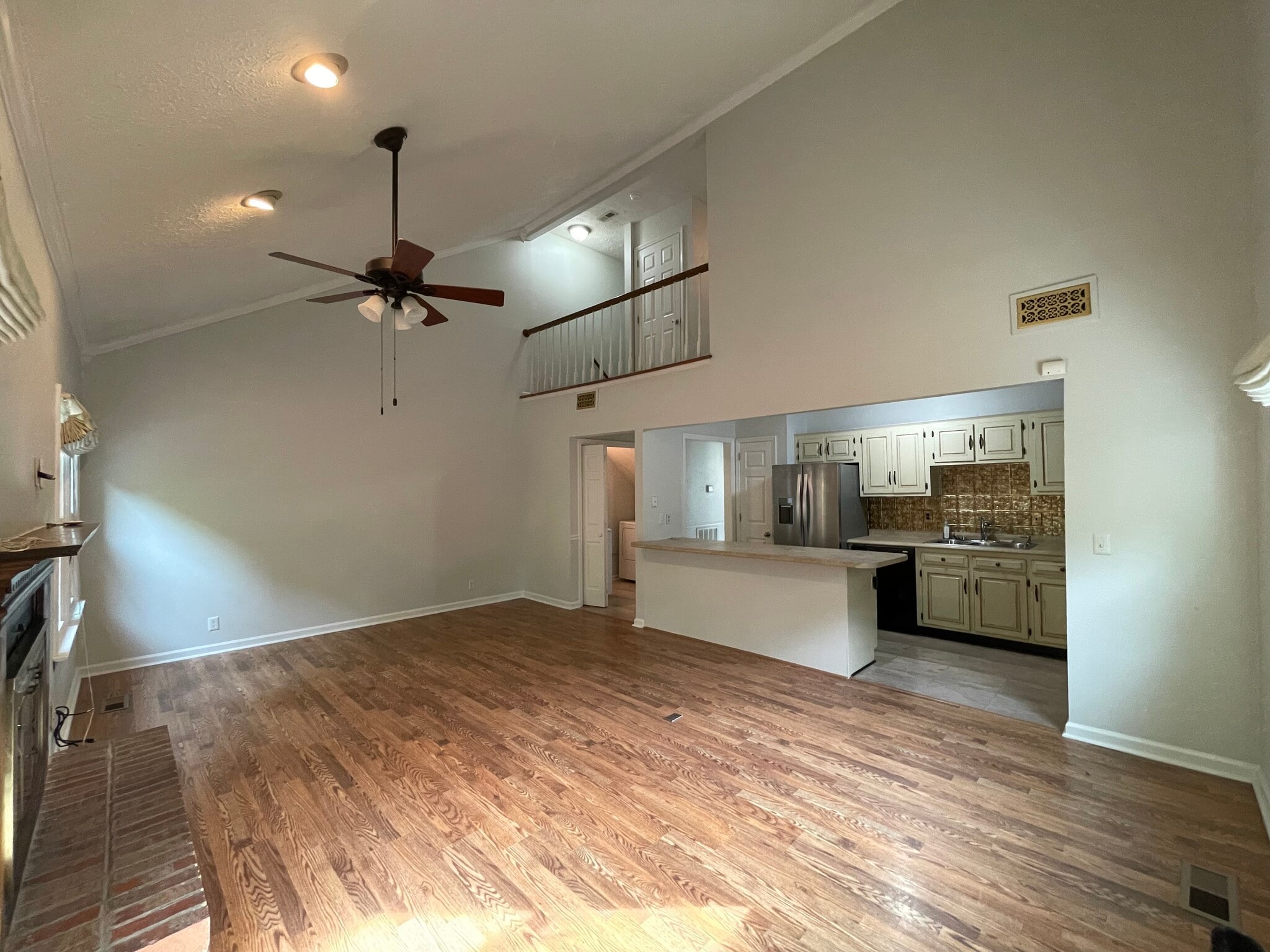 Living Area - 113 Guill Ct