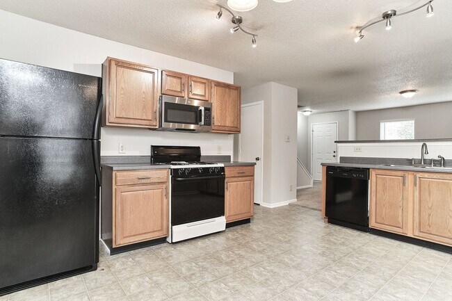 Building Photo - 3 BD + Loft in HSE Schools!