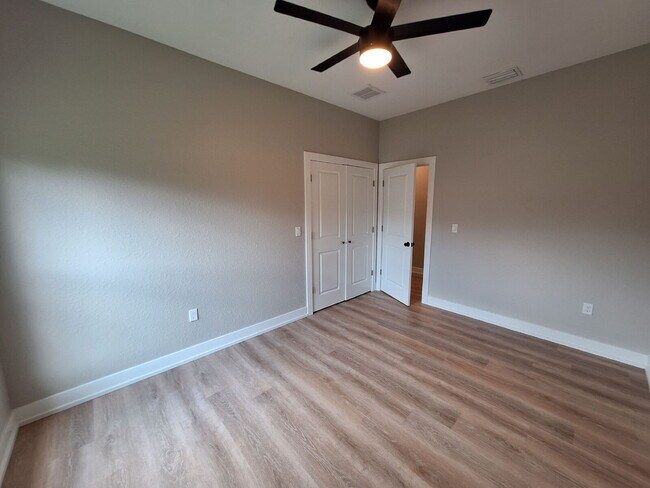 Building Photo - Available with ZERO DEPOSIT MOVE-IN!