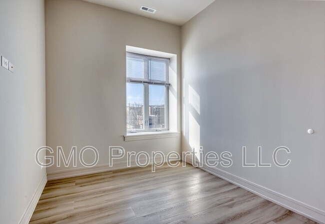 Building Photo - 1427 S Kedzie Ave