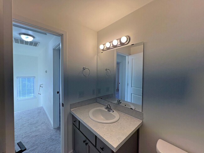 Building Photo - 16241-16243 Curry Ct SE