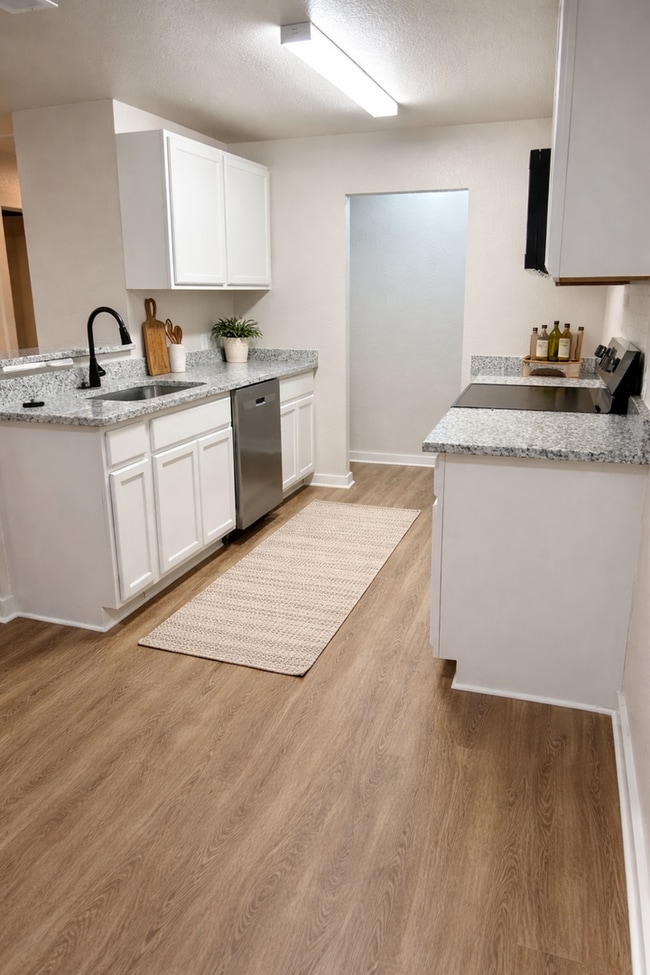 Building Photo - Charming Remodeled Duplex located in the center of Burleson