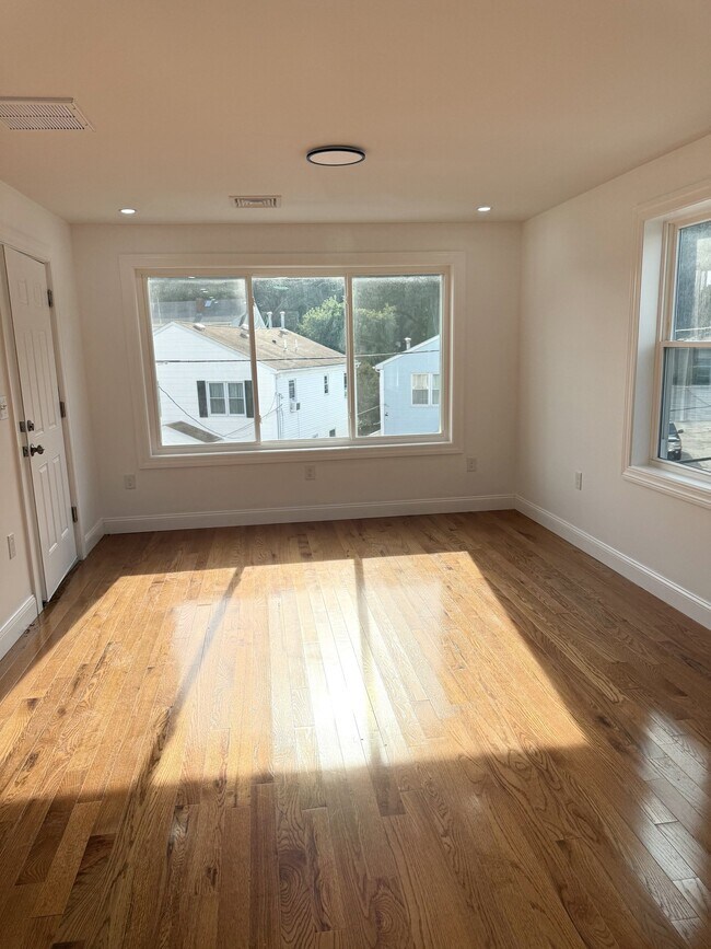 Building Photo - 47 Rill St