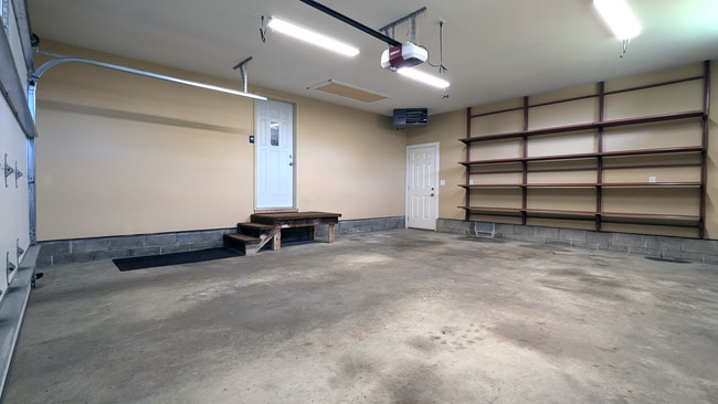 Building Photo - 2621 OAKRIDGE DR SW