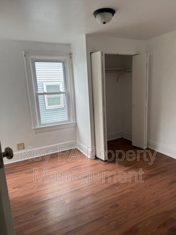 Building Photo - 471 Hodgson St