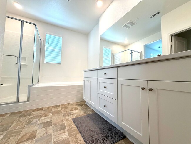 Building Photo - Almost BRAND NEW end unit Townhome in Winchester for Rent