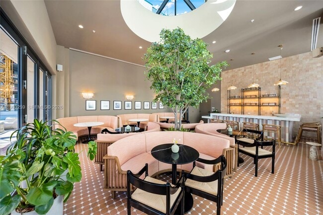 Building Photo - 11 NE 6th St