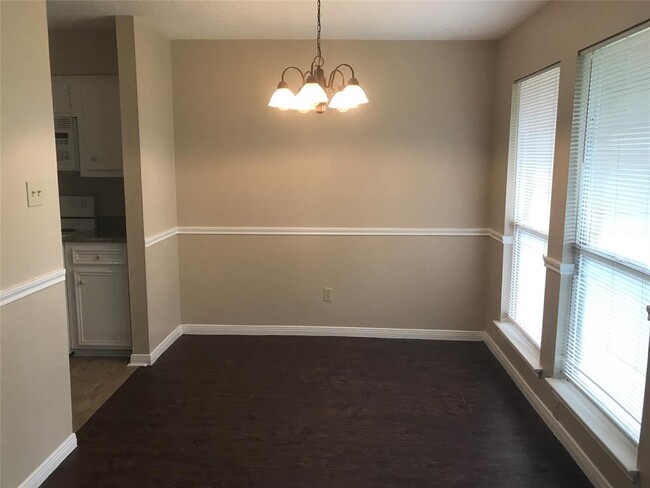 Building Photo - 13603 Ravensway Dr