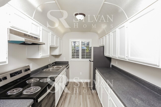 Building Photo - Feel like you are on vacation every day in this 4 bedroom, 3 bathroom home