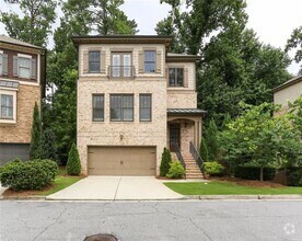 Building Photo - 914 Canterbury Ln NE