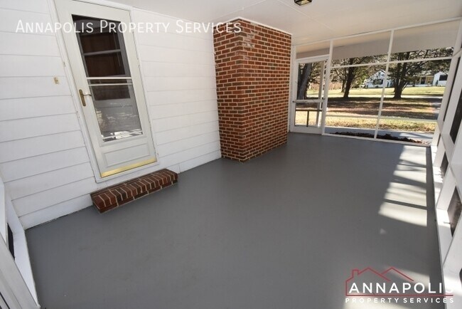 Building Photo - 817 Cedarcroft Dr