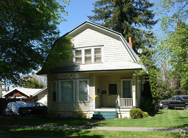 Primary Photo - 1202 W Augusta Ave