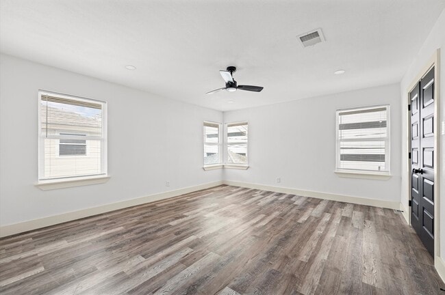 Building Photo - 2105 Sheridan St