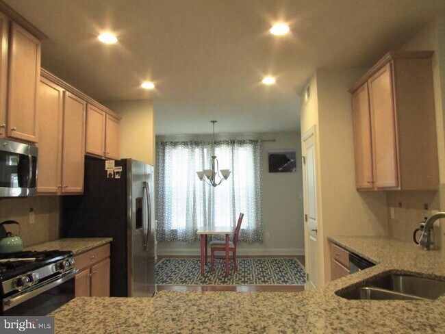 Building Photo - 30671 Kingbird Ct