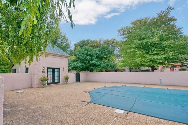 Building Photo - 2 Bedroom Condo at Garden Court!