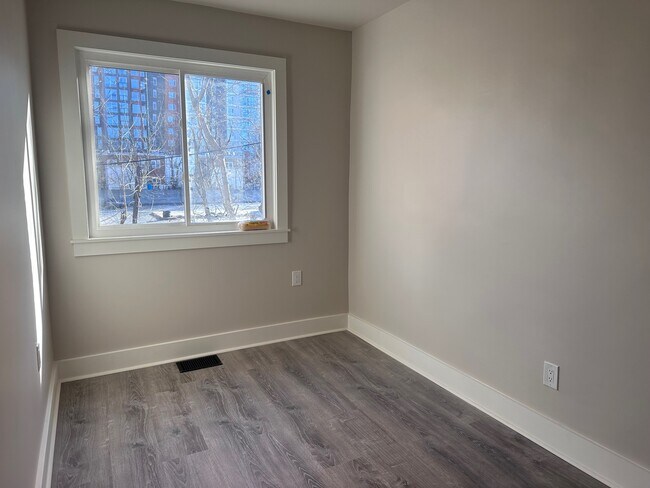 Building Photo - 1526 2nd St SW