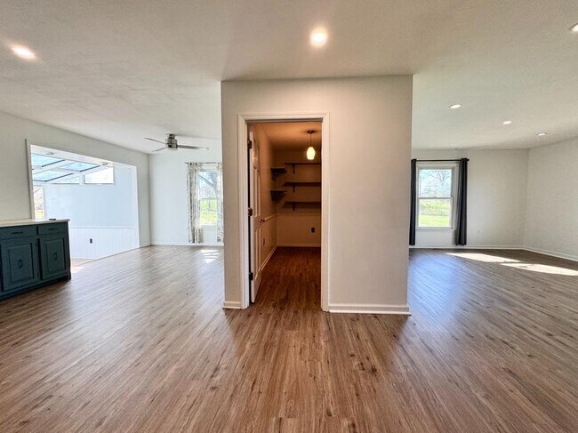 Building Photo - 1422 Old Peachland Rd