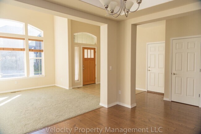 Building Photo - Large 5 Bedroom River Canyon Estates Home with Community Pool!