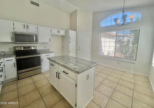 Building Photo - 7427 W Crest Ln