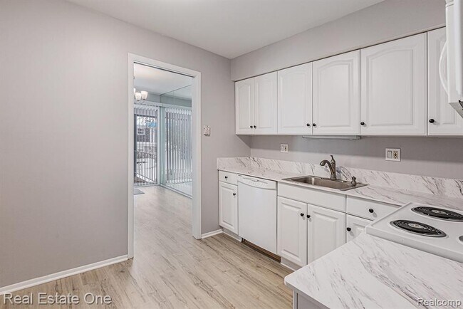 Building Photo - 31085 Pheasant Run St