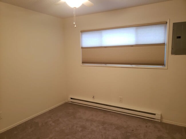 Building Photo - Charming Updated 2 bed/1 bath Condo on Ground Floor in Desirable Irvington District! W/S/T included