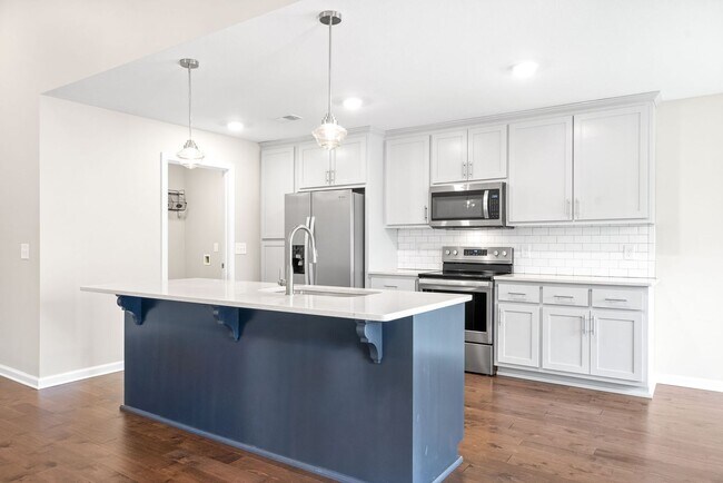 Building Photo - Pet Friendly Three Bedroom!