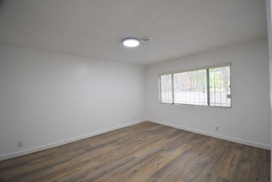 Building Photo - 6152 Woodman Ave