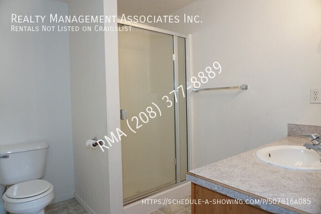 Building Photo - 301 Sunnyside Dr