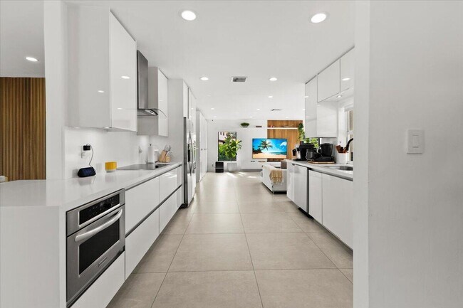 Building Photo - 1049 W Palmetto Park Rd