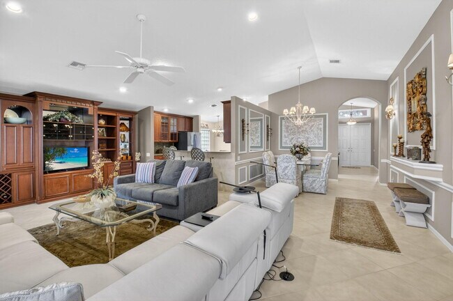 Building Photo - 5256 Glenville Dr