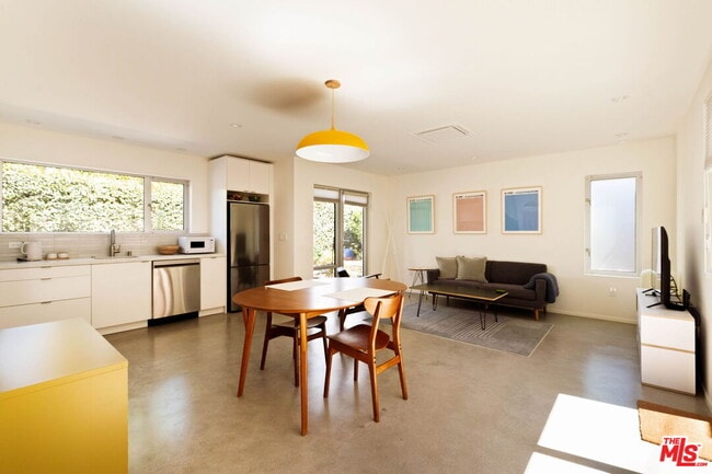 Building Photo - 2209 Louella Ave